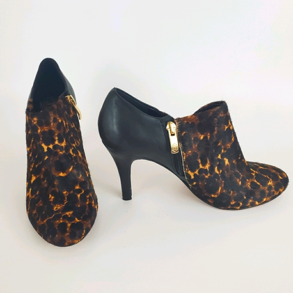 Vince Camuto Snow Leopard Booties size 8